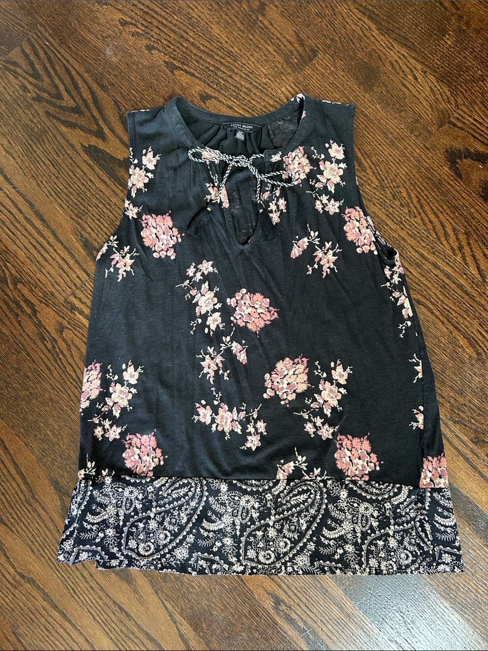 Lucky Brand Black Sleeveless Floral Camisole with Paisley Hem